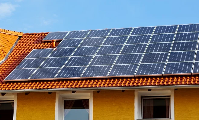 Tak på en bostadsrättsförening med solceller